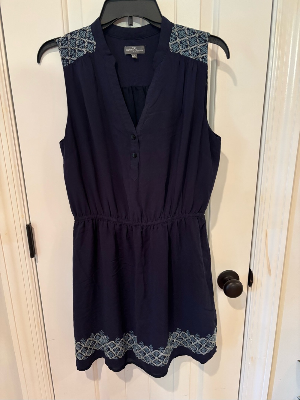 Casual Sleeveless Navy Dress with Embroidered Accents